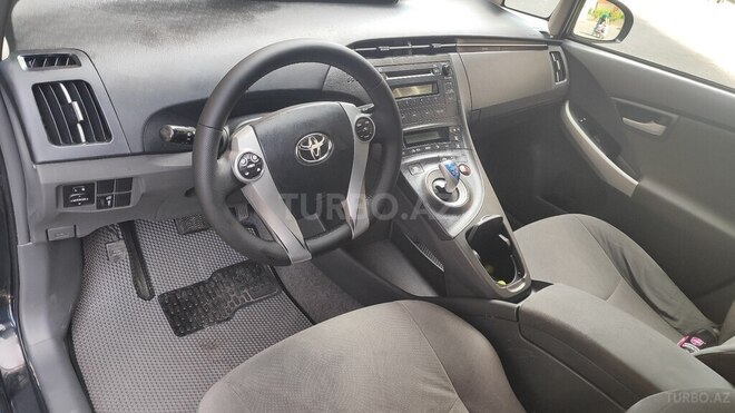 Toyota Prius-11