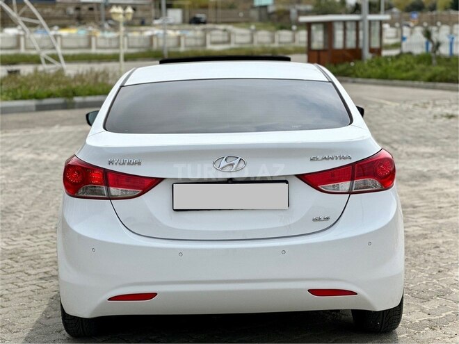 Hyundai Elantra-6