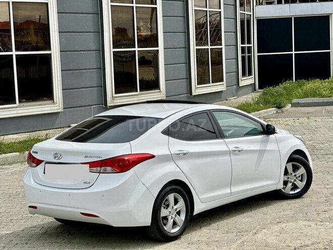 Hyundai Elantra-5