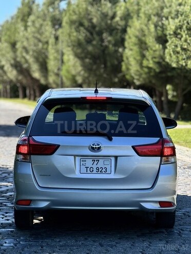 Toyota Corolla Fielder-5