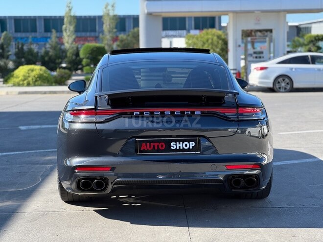Porsche Panamera 4S-6