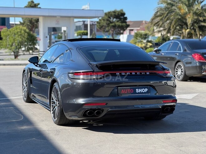 Porsche Panamera 4S-7