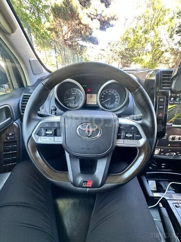 Toyota Land Cruiser Prado-7