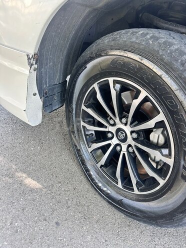 Toyota Land Cruiser Prado-6