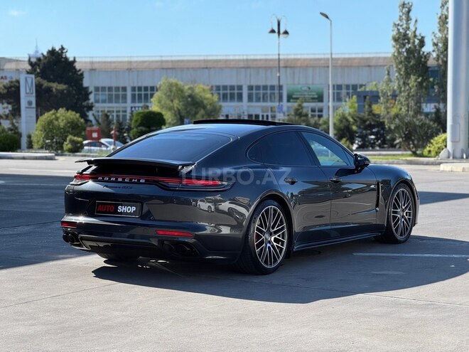 Porsche Panamera 4S-2