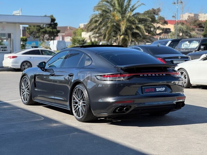 Porsche Panamera 4S-8