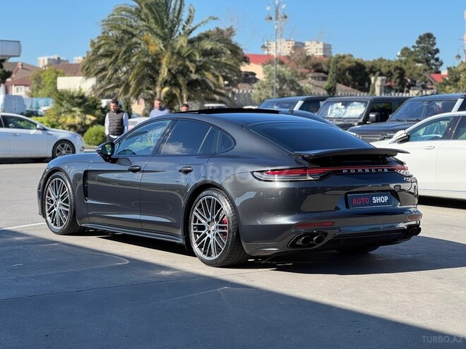 Porsche Panamera 4S-9