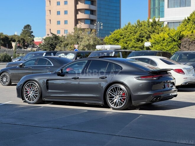 Porsche Panamera 4S-11