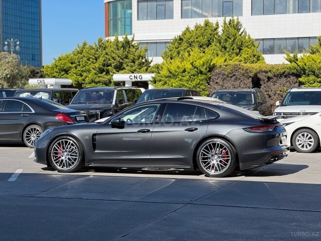 Porsche Panamera 4S-12
