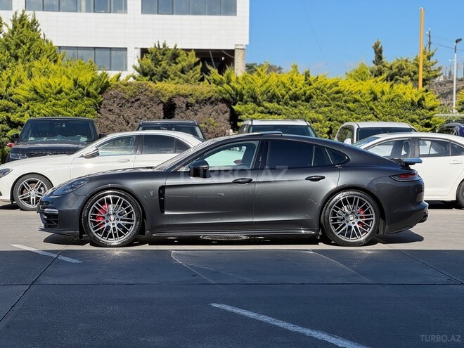 Porsche Panamera 4S-13