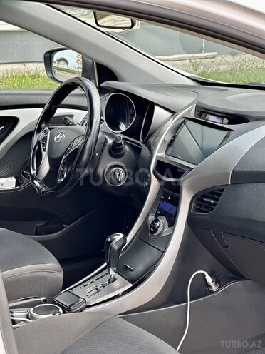 Hyundai Elantra-7