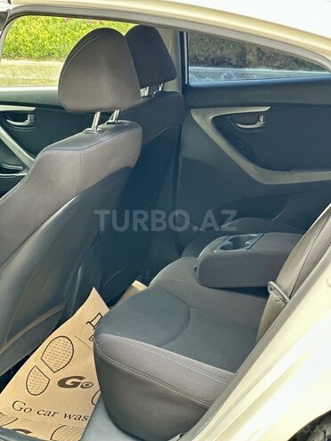 Hyundai Elantra-8