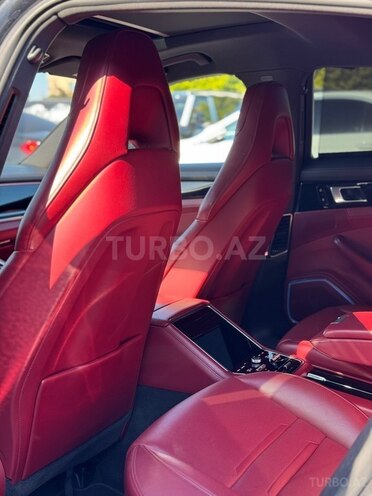 Porsche Panamera 4S-28
