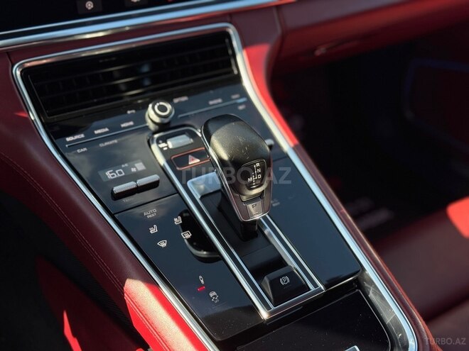 Porsche Panamera 4S-25