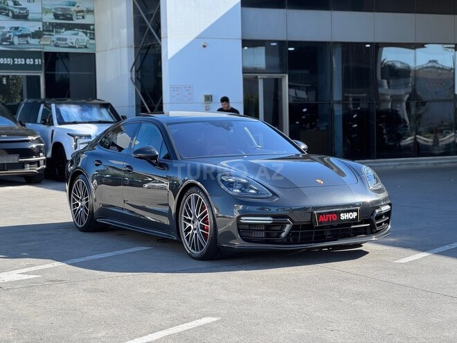 Porsche Panamera 4S-1