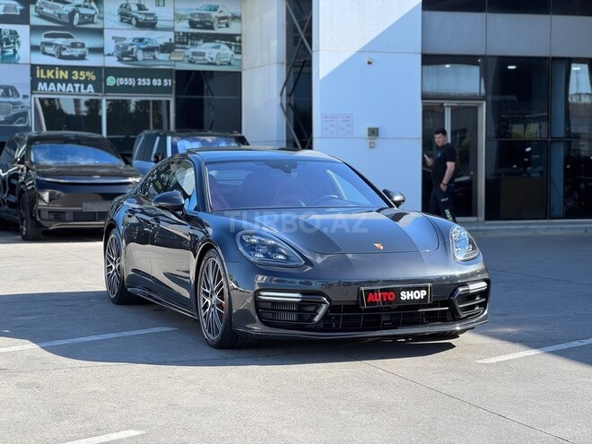 Porsche Panamera 4S-20