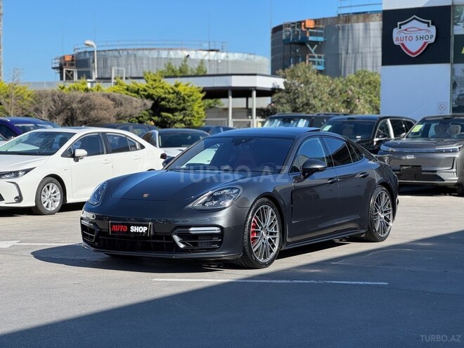 Porsche Panamera 4S-16