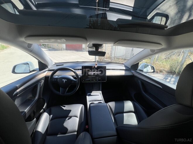 Tesla Model Y-7