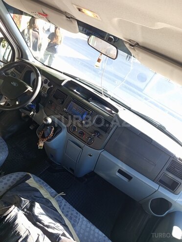 Ford Transit-9
