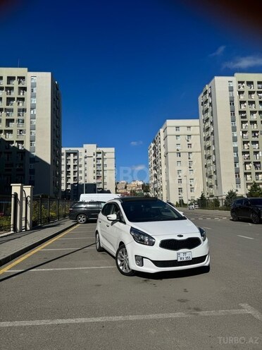 Kia Carens-1