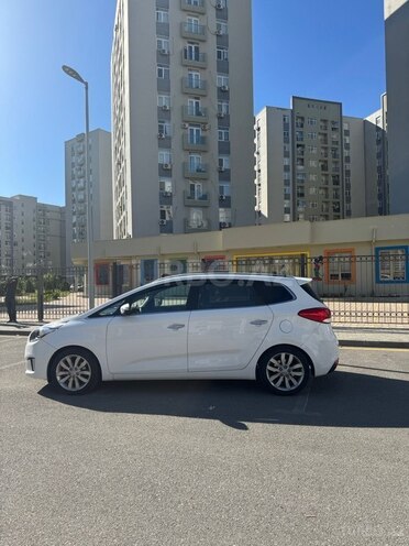 Kia Carens-6