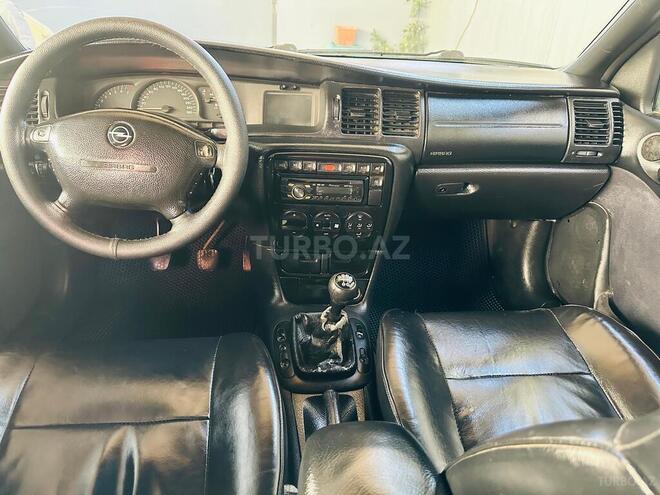 Opel Vectra-11