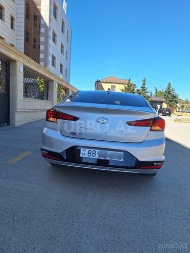 Hyundai Elantra-20