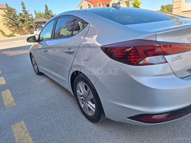 Hyundai Elantra-19