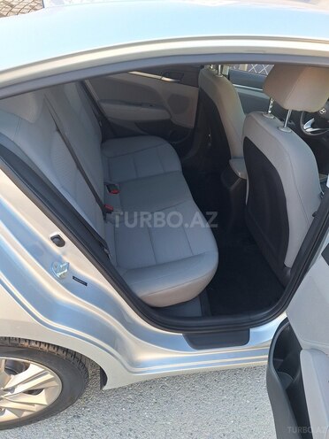 Hyundai Elantra-3