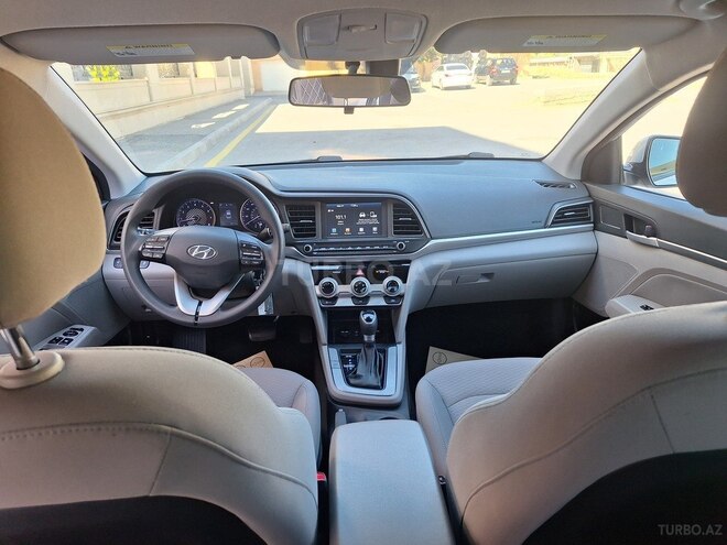 Hyundai Elantra-5