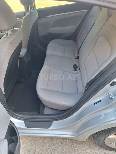 Hyundai Elantra-12