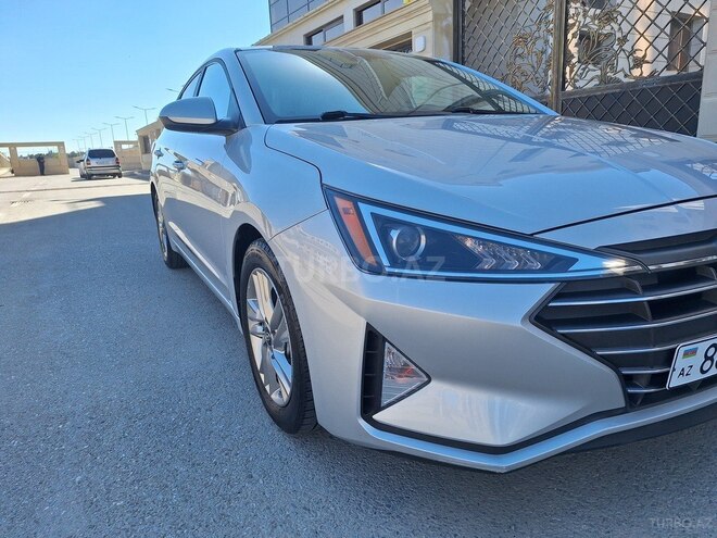 Hyundai Elantra-17