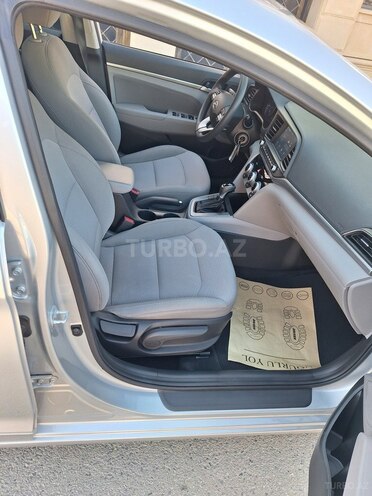 Hyundai Elantra-4
