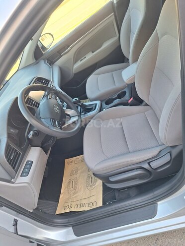 Hyundai Elantra-14