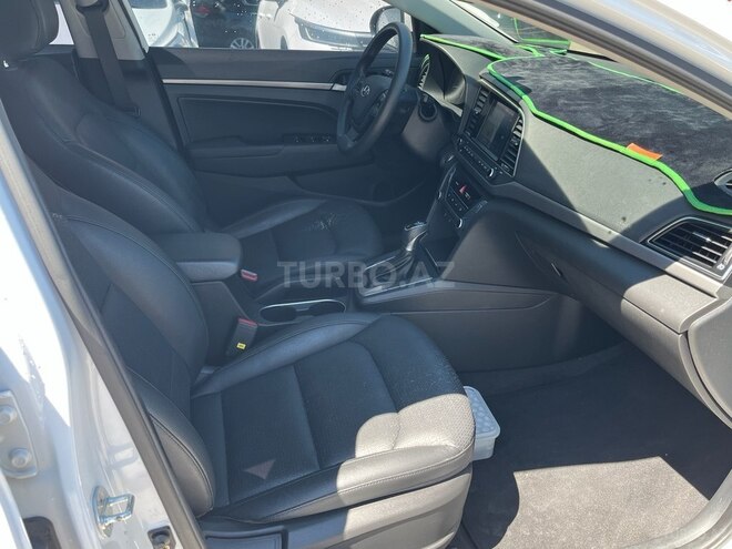 Hyundai Avante-15