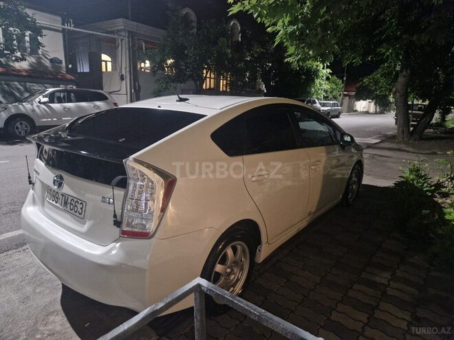 Toyota Prius-5