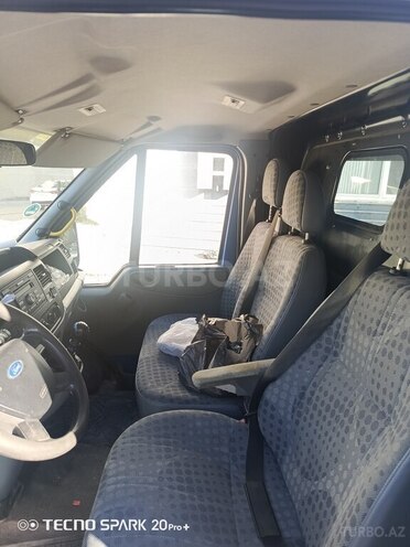 Ford Transit-8