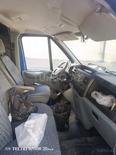 Ford Transit-9