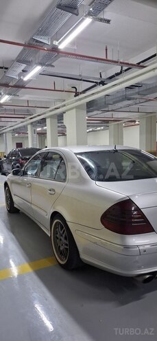 Mercedes E 220-11