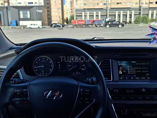 Hyundai Sonata-12