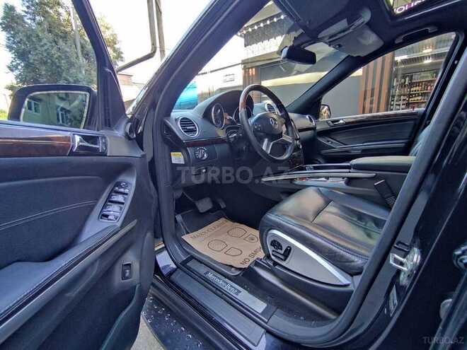 Mercedes GL 550 4MATIC-21
