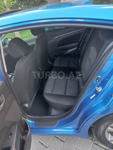 Hyundai Elantra-16