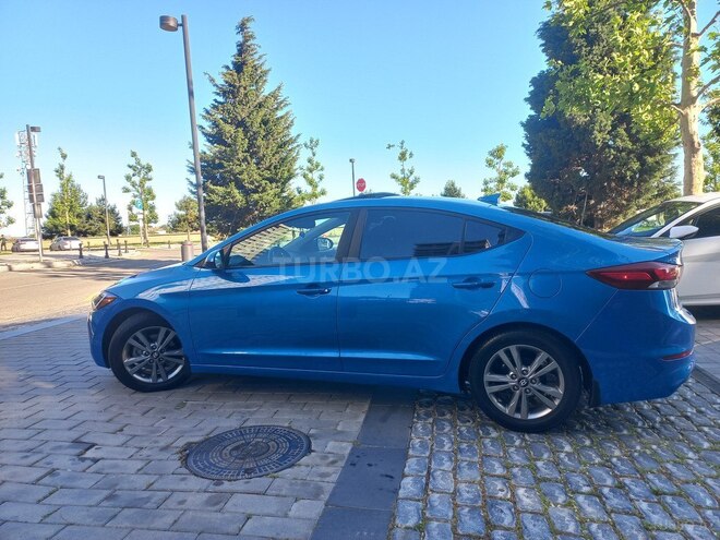 Hyundai Elantra-4