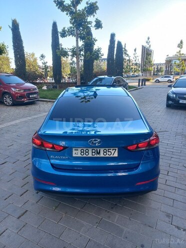 Hyundai Elantra-12