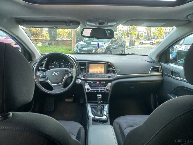 Hyundai Elantra-17