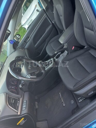 Hyundai Elantra-20