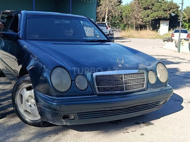 Mercedes E 220-2