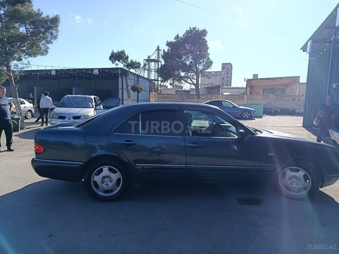 Mercedes E 220-6