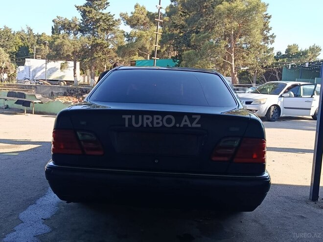 Mercedes E 220-5