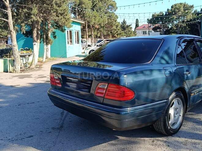 Mercedes E 220-4